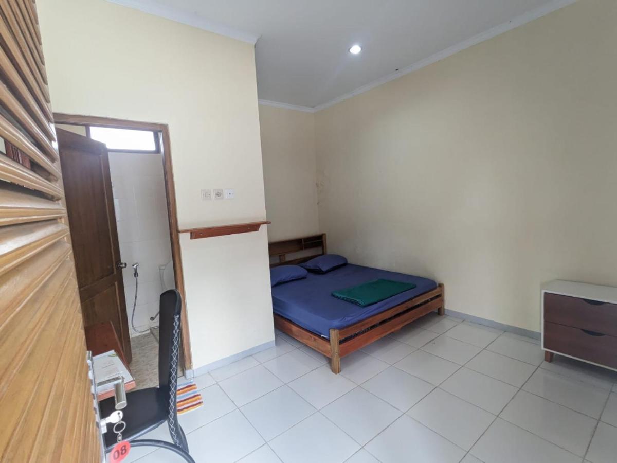 Rumah Pagar Merah Homestay Джок'якарта Екстер'єр фото