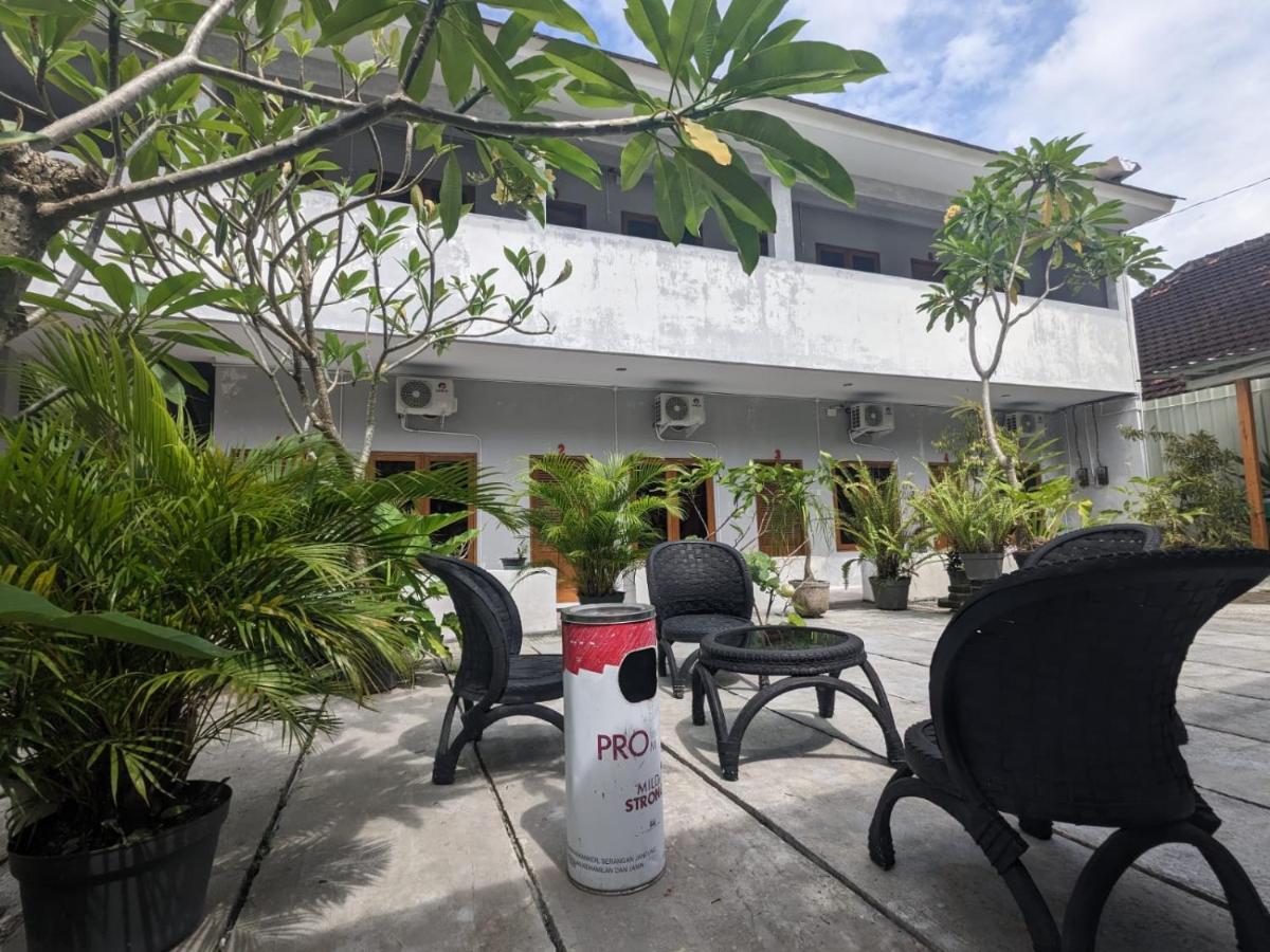 Rumah Pagar Merah Homestay Джок'якарта Екстер'єр фото