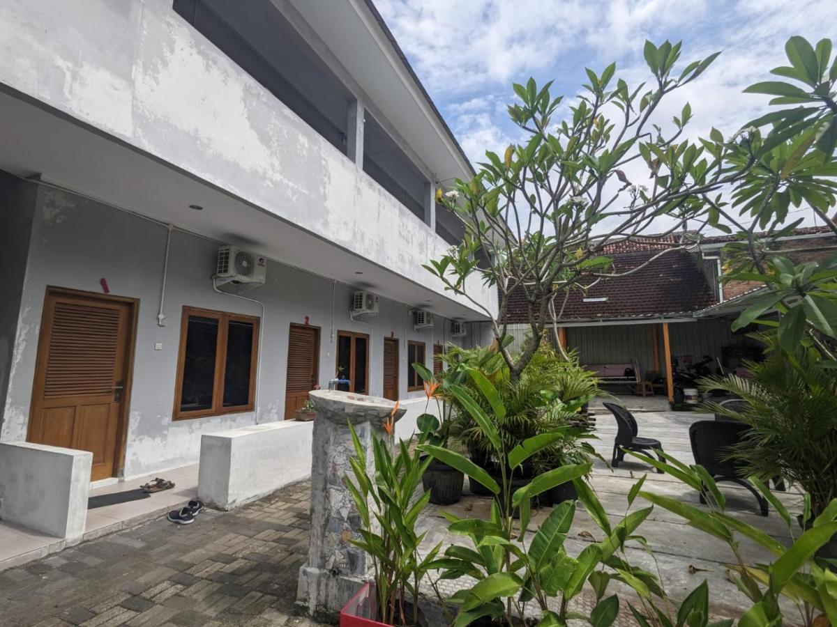 Rumah Pagar Merah Homestay Джок'якарта Екстер'єр фото