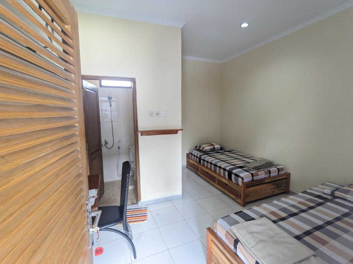 Rumah Pagar Merah Homestay Джок'якарта Екстер'єр фото